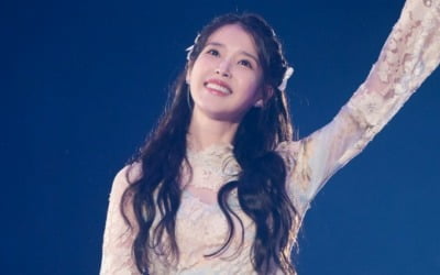 IU、「15周年ファンコンサート」にステージ+トーク+イベント+逆造工まで