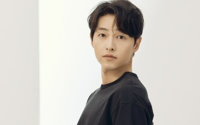 ソン・ジュンギ、ケイティ・ペク・イル子なしで一人で韓国で本業を充実