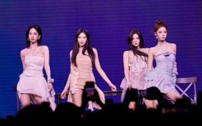 エスパ、初のワールドツアー仕上げ。 21地域公演