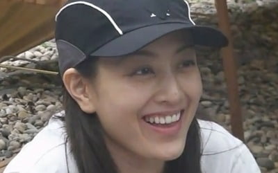 TWICEジヒョ、5歳の若いモデルの弟とキャンプ