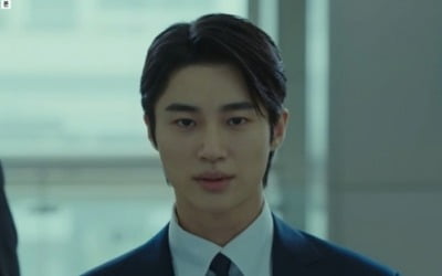 ヴィラン・ビョンウソク登板、感心出るスーツフィット