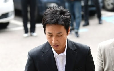 [속보] 이선균, 차에서 쓰러진 채 발견…112 신고 접수