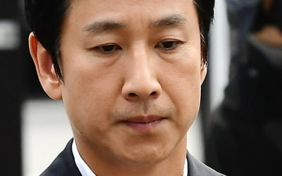 '마약 혐의' 이선균, 오늘(23일) 3차 소환…피의자 겸 3억 공갈 피해자로도 조사 [TEN이슈]