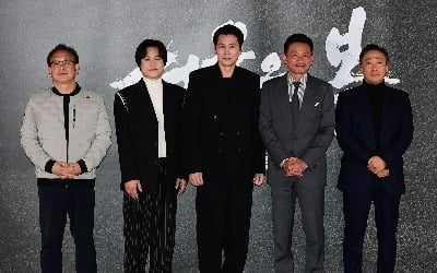 '12.12: THE DAY' ranked first for 16 consecutive days, accumulated 5.47 million… Will it surpass 7 million over the weekend?