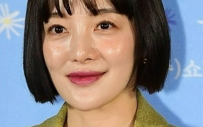 'Ohdeokmom' Hwang Bo-ra, "My father, Kim Yong-geon, did you like me? Why can't I tell you!"