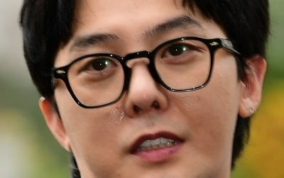 Drug negative and female director's statement overturned... Is G-Dragon hit with a penalty worth tens of billions of won?