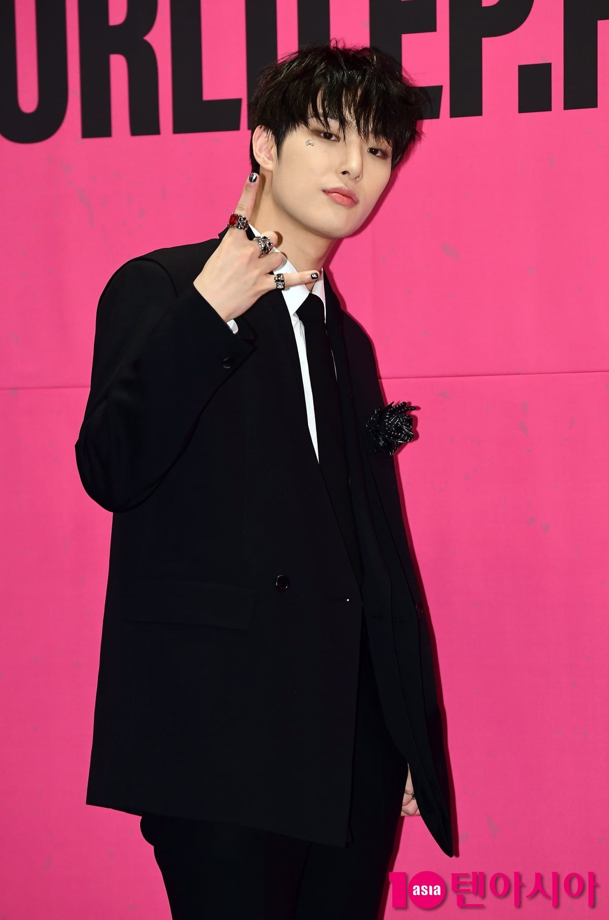 [TEN포토]에이티즈 민기 '스웩 넘치는 포즈'