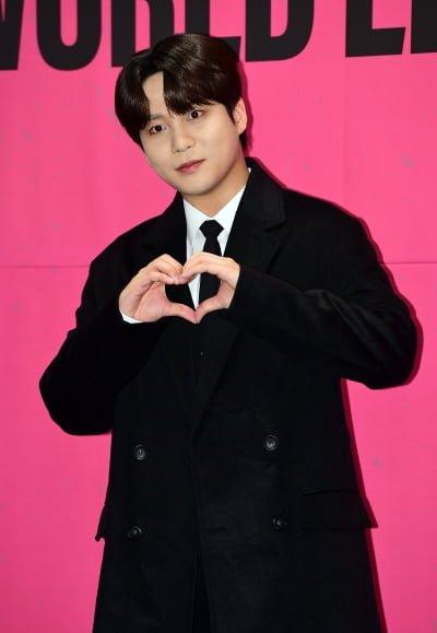 [TEN포토]에이티즈 종호 '러블리 하트'