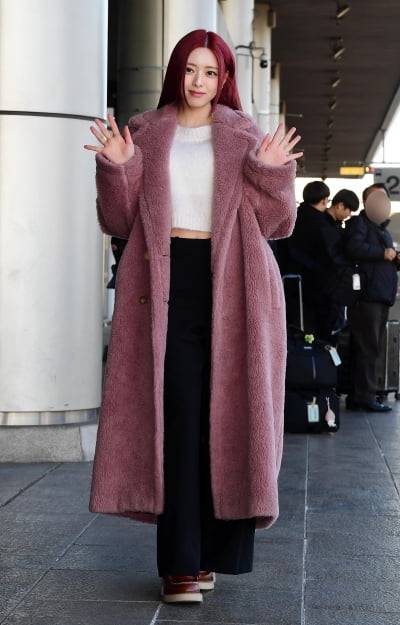[TEN포토] 있지 유나 '은근히 섹시하네'