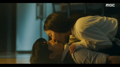 「The Story of Park's Marriage Contract」イ・セヨン、ペ・インヒョクに口を注いだ