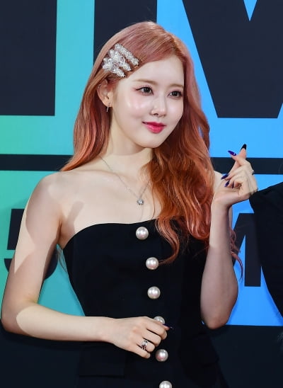 [TEN포토]스테이씨 시은 '청순한 하트'(MMA2023)