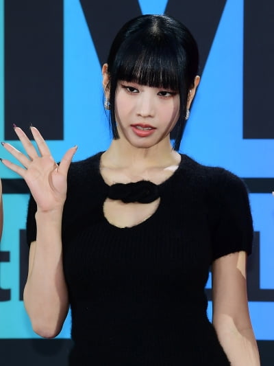 [TEN포토]키스오브라이프 나띠 '귀여운 손인사'(MMA2023)