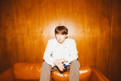 Jeonggigo makes a comeback with 'her', a song that warmly comforts a difficult day.