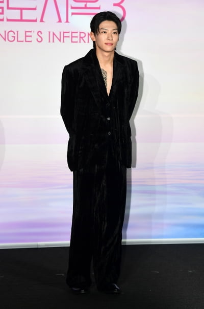 [TEN포토]덱스 '우월한 비율'