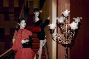 (여자)아이들 미연·민니, 제이에스티나 핸드백으로 연말 크리스마스 분위기 물씬