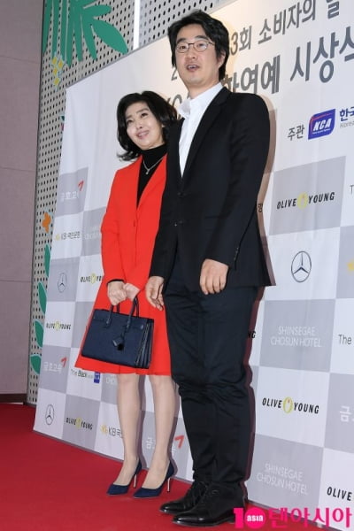 홍혜걸, '고발 당한' ♥여에스더 공개 응원…"시기 질투 이겨내야"[TEN이슈]