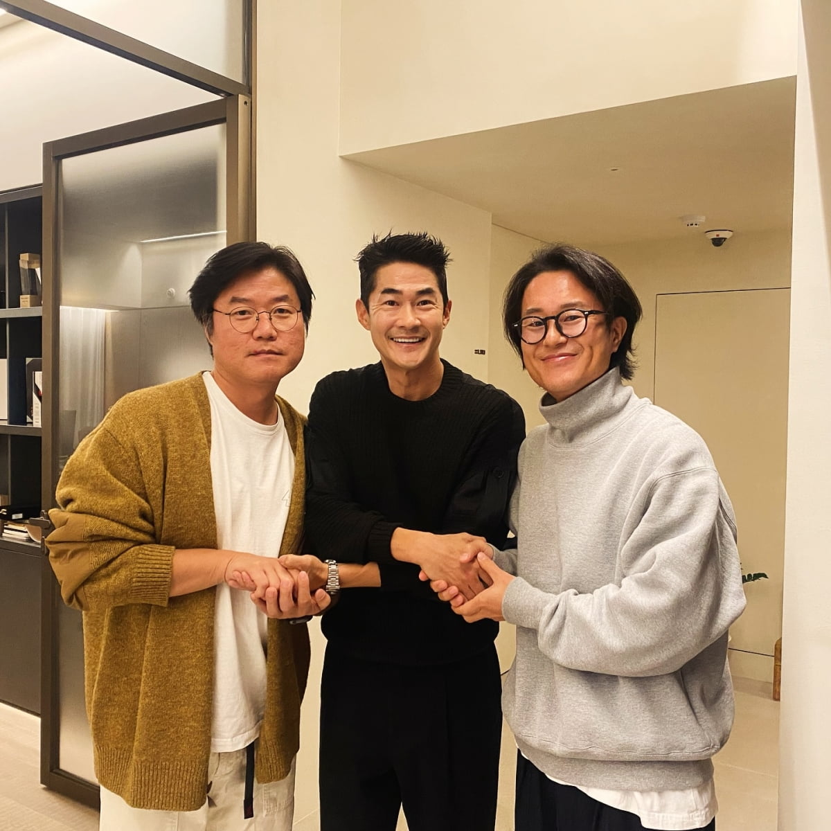 배정남, 나영석 PD·김대주 작가와 불화설 종결 ""저희 마이 친해예"[TEN이슈]