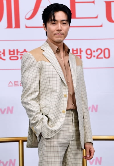 [TEN포토]이무생 '젠틀하게'