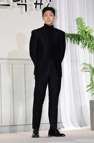 [TEN포토]손정혁 '시크한 블랙'