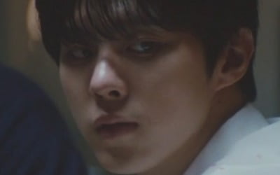 김우석, 훈훈 비주얼+교복 핏…눈빛 하나로 묵직한 몰입도('밤이 되었습니다')