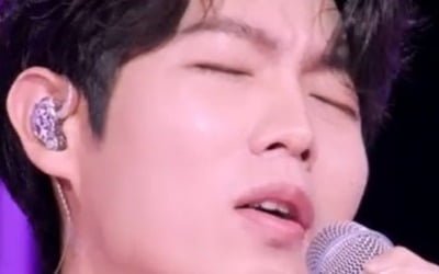 [종합] 손태진, 눈물 꾹 참았다…감동의 母 헌정곡('불타는 장미단2')
