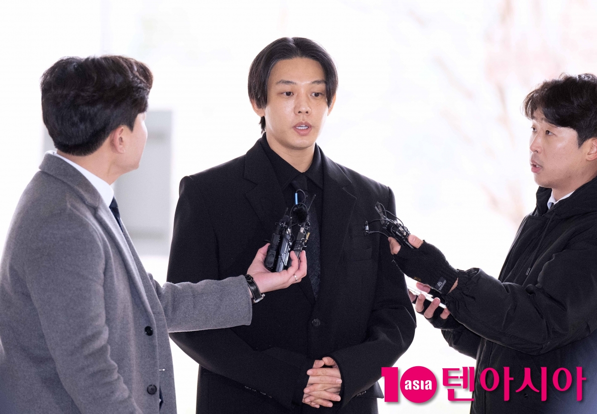 [TEN포토]'마약협의' 유아인 '질문에 답 하는중'