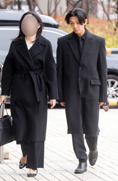 [TEN포토]'마약협의' 유아인 '첫 공판 출석'