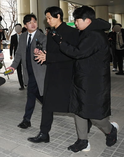 [TEN포토]'마약협의' 유아인 '수척해진 모습'