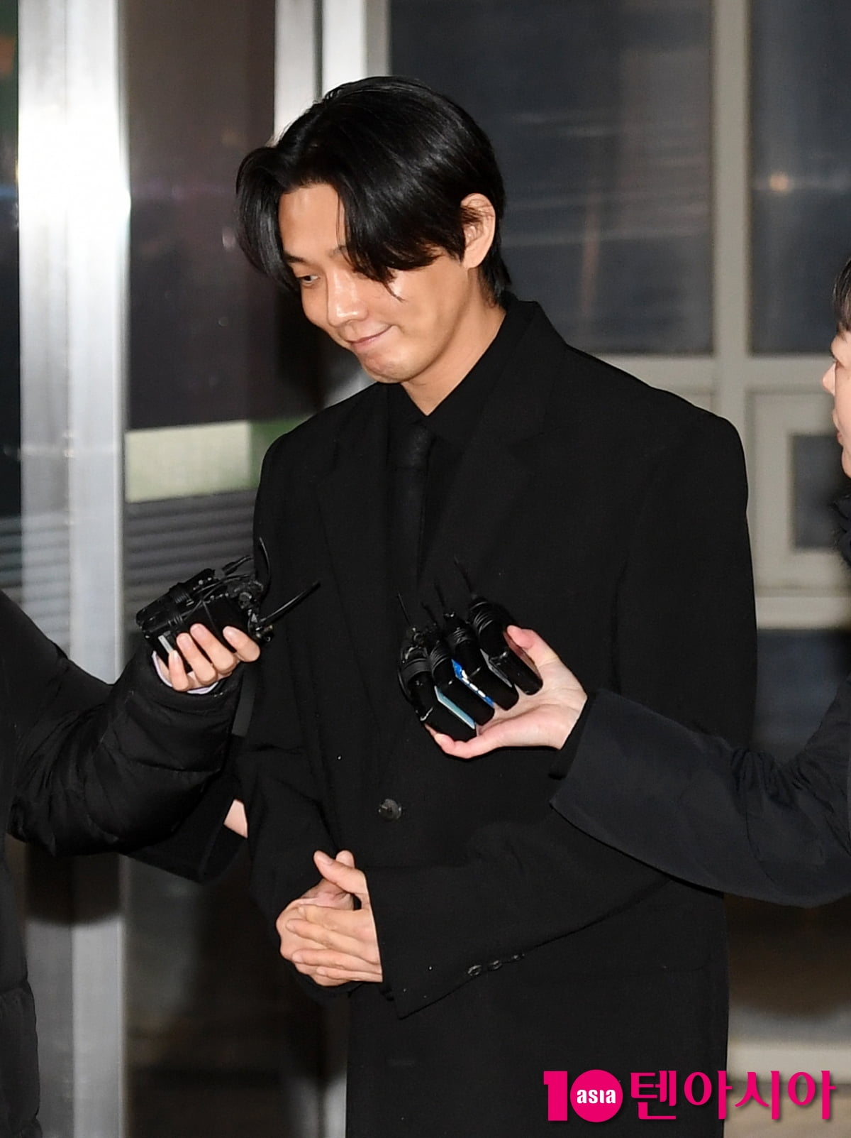 [TEN포토]'마약협의' 유아인 '여유 넘치는 미소'