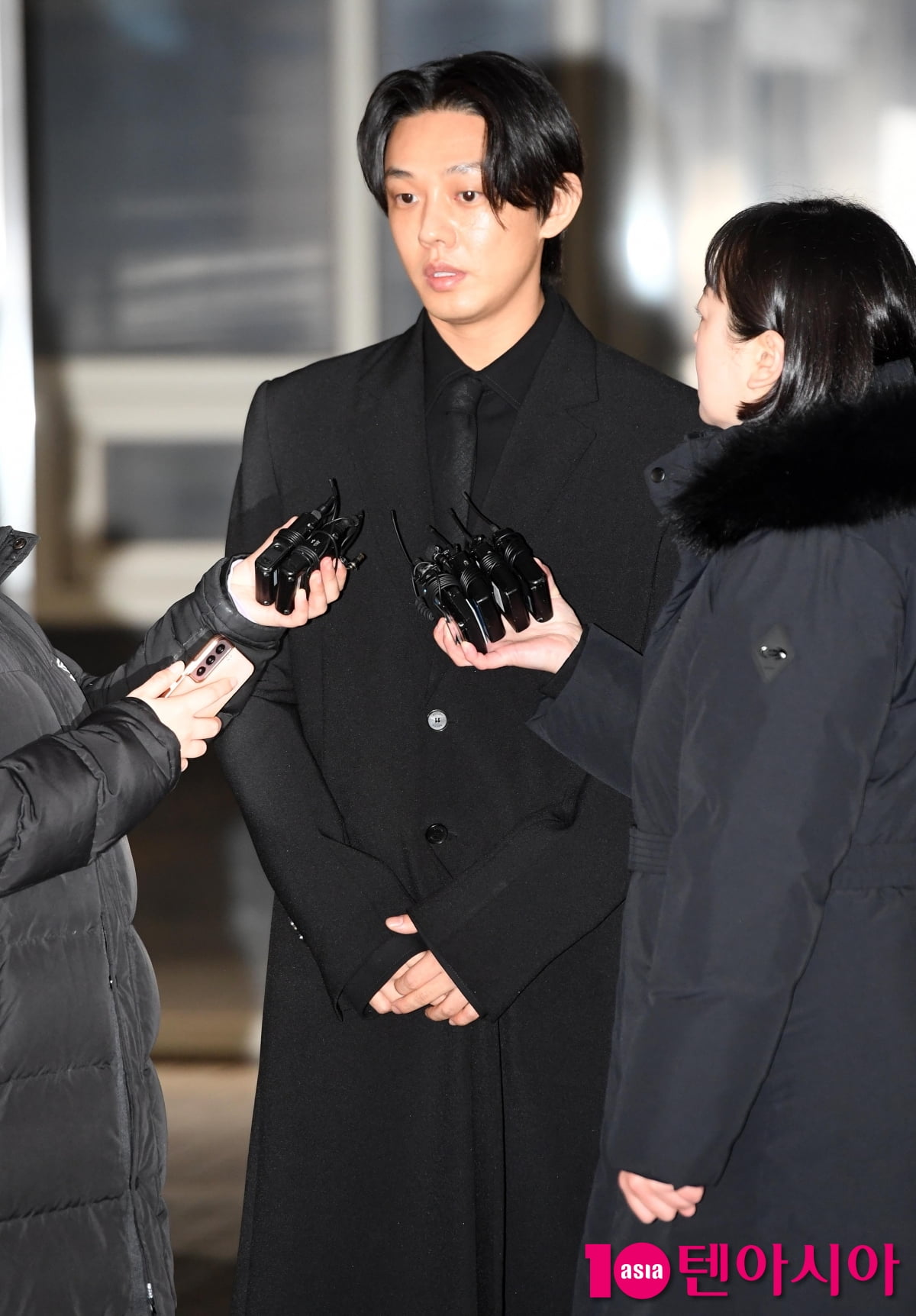 [종합] 유아인, 대마 흡연만 인정 "이외 공소사실 다르거나 과장 됐다" 주장    