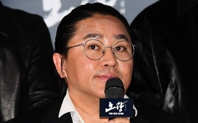 Director Kim Han-min of 'Noryang: Deadly Sea' appears on MBC's '2 O'clock News'