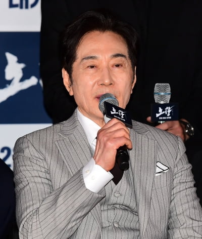 [TEN포토]백윤식 '일본어 공부 힘들었다'