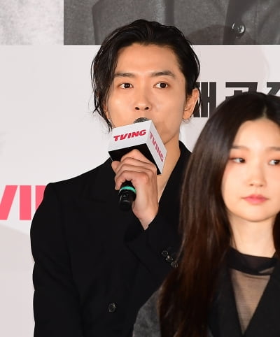 [TEN포토]김재욱 '천재 화가 역활'