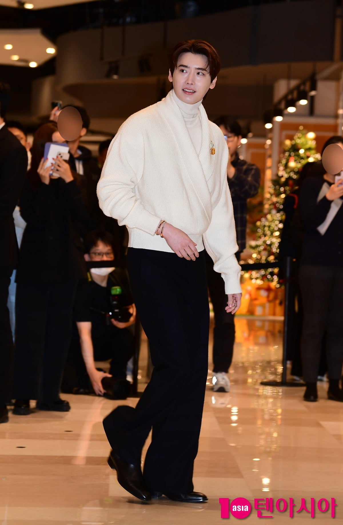 [TEN포토]이종석 '사랑하면 멋있어요'