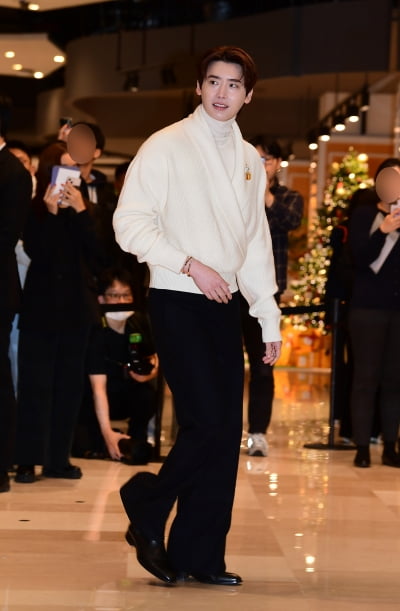 [TEN포토]이종석 '사랑하면 멋있어요'