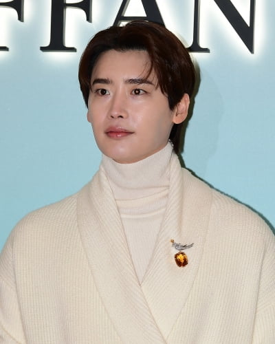 [TEN포토]이종석 '샤프한 옆선'