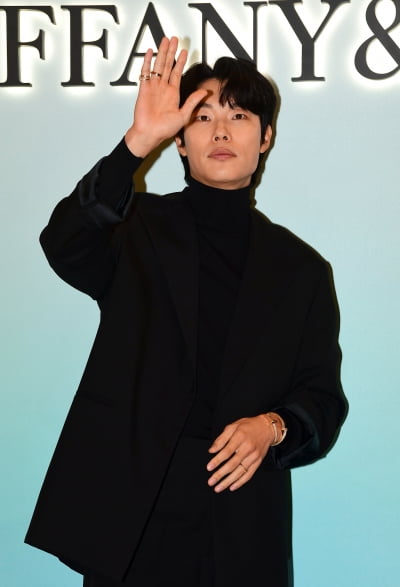 [TEN포토]류준열 '팬들에게 인사'