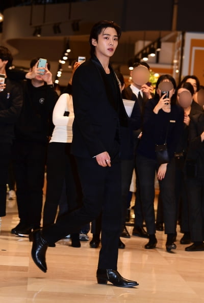 [TEN포토]로운 '핸드폰에 넣고 싶은 외모'