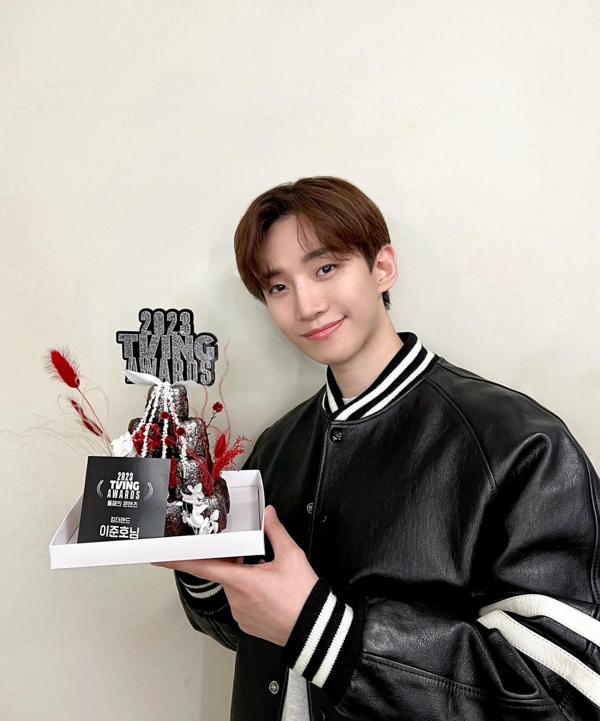 이준호, 티빙 올해의 콘텐츠 '킹더랜드'로 글로벌 여심 잡은 이유 있었네