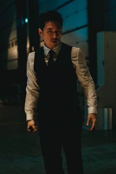 Jang Hyuk, the first actor to release a poker album