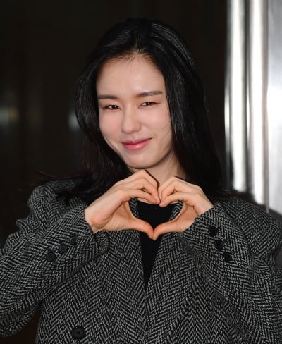 [TEN포토]안은진 '길채 러블리 하트'