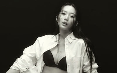 ムン・ガヨン、白いシャツを着ただけなのに、果敢な姿