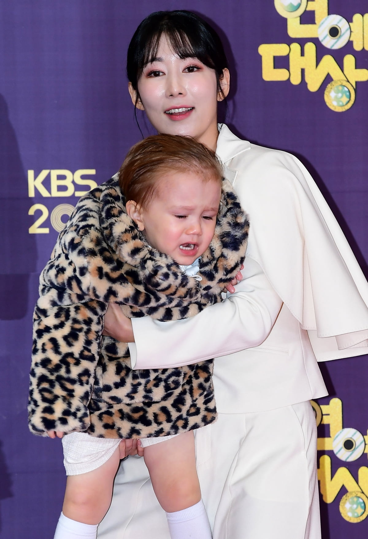 사유리, '성희롱 피해' 논란 일파만파…결국 영상 삭제 후 사과문 게재 [TEN이슈]