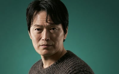 Actor Jeong Jae-young of the movie 'Noryang' said, "I felt Yi Sun-sin's agony from actor Kim Yun-seok."