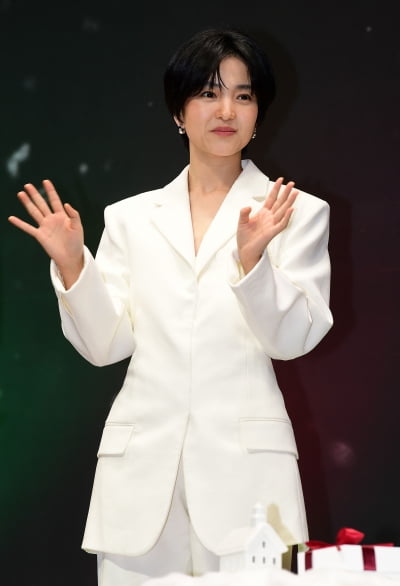 [TEN포토]김태리 '미리 크리스마스'