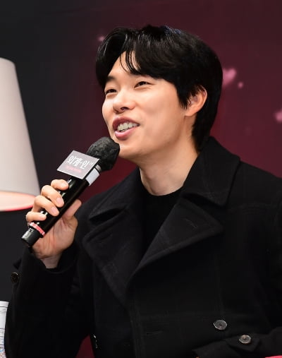[TEN포토]류준열 '만나서 반가워요'