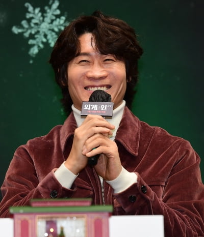 [TEN포토]진선규 '능파의 꽃미소'