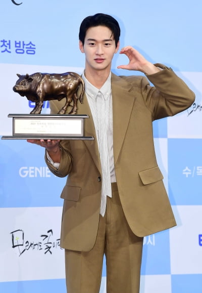 장동윤, 마성의 분위기남...만찢남의 꽃미소[TEN포토+]