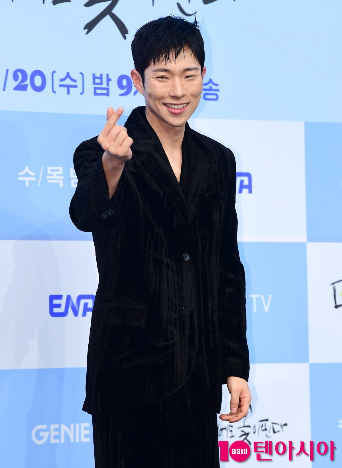 [TEN포토]윤종석 '따뜻한 하트'