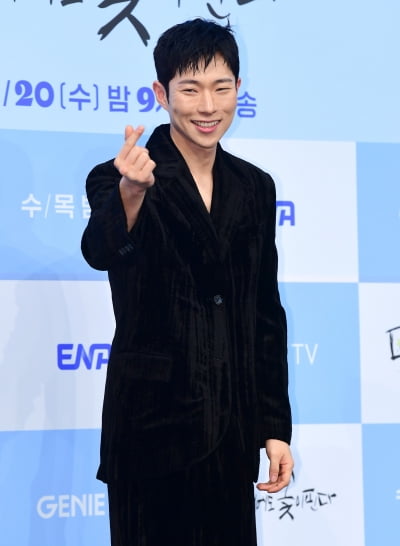 [TEN포토]윤종석 '따뜻한 하트'